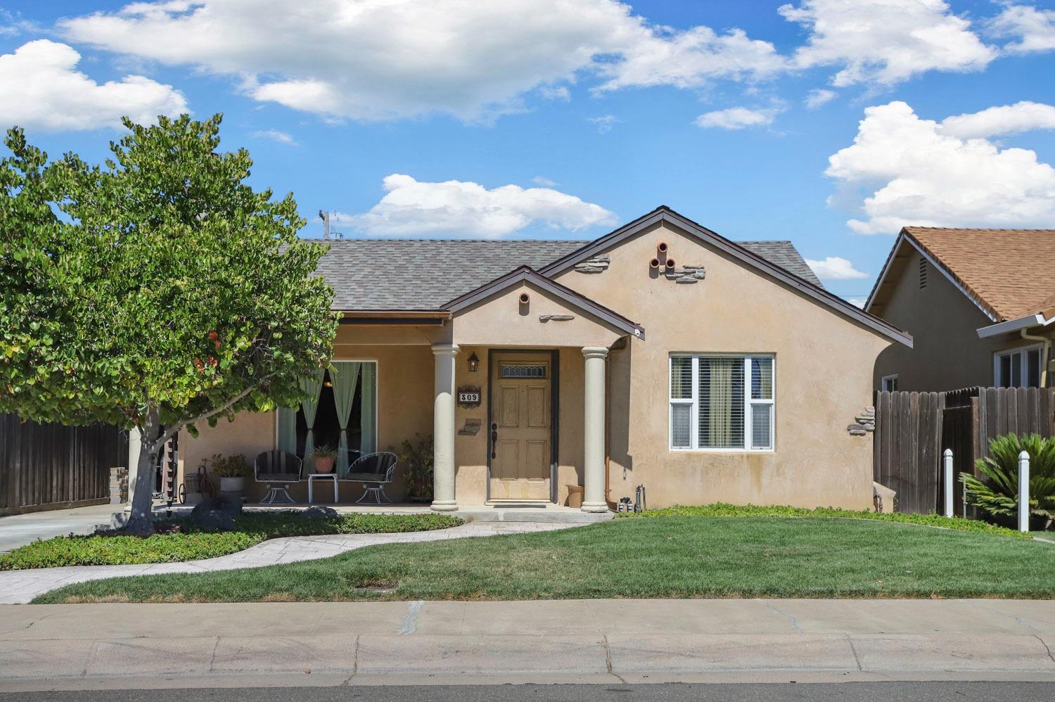 Detail Gallery Image 3 of 42 For 309 Mission St, Lodi,  CA 95240 - 3 Beds | 2 Baths