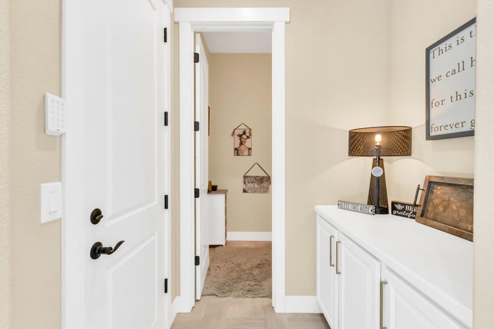 Detail Gallery Image 18 of 91 For 2511 Orsay Way, El Dorado Hills,  CA 95762 - 5 Beds | 5/1 Baths