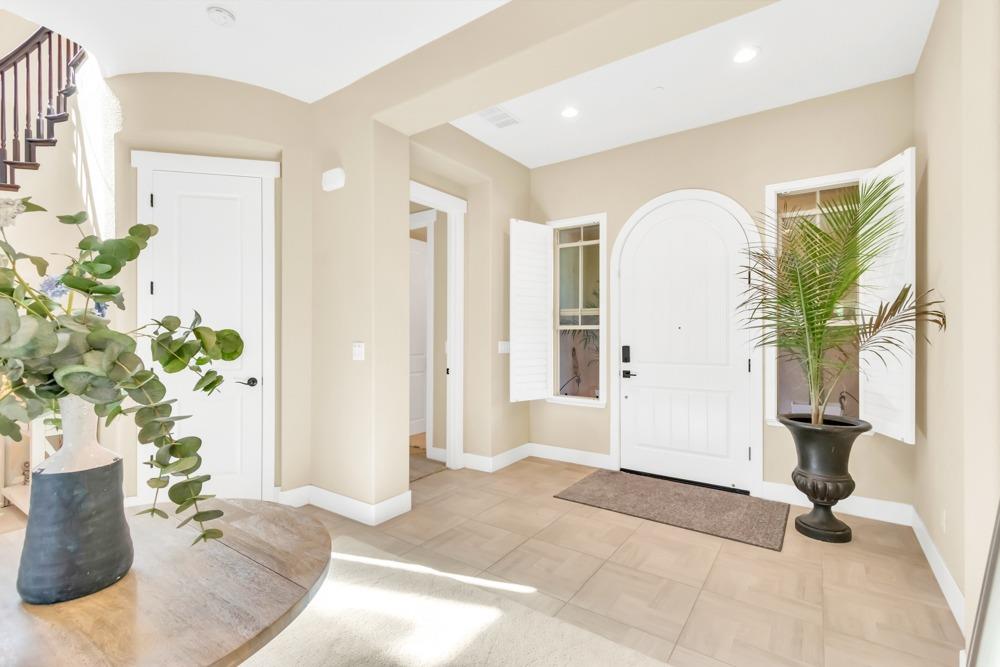 Detail Gallery Image 6 of 91 For 2511 Orsay Way, El Dorado Hills,  CA 95762 - 5 Beds | 5/1 Baths