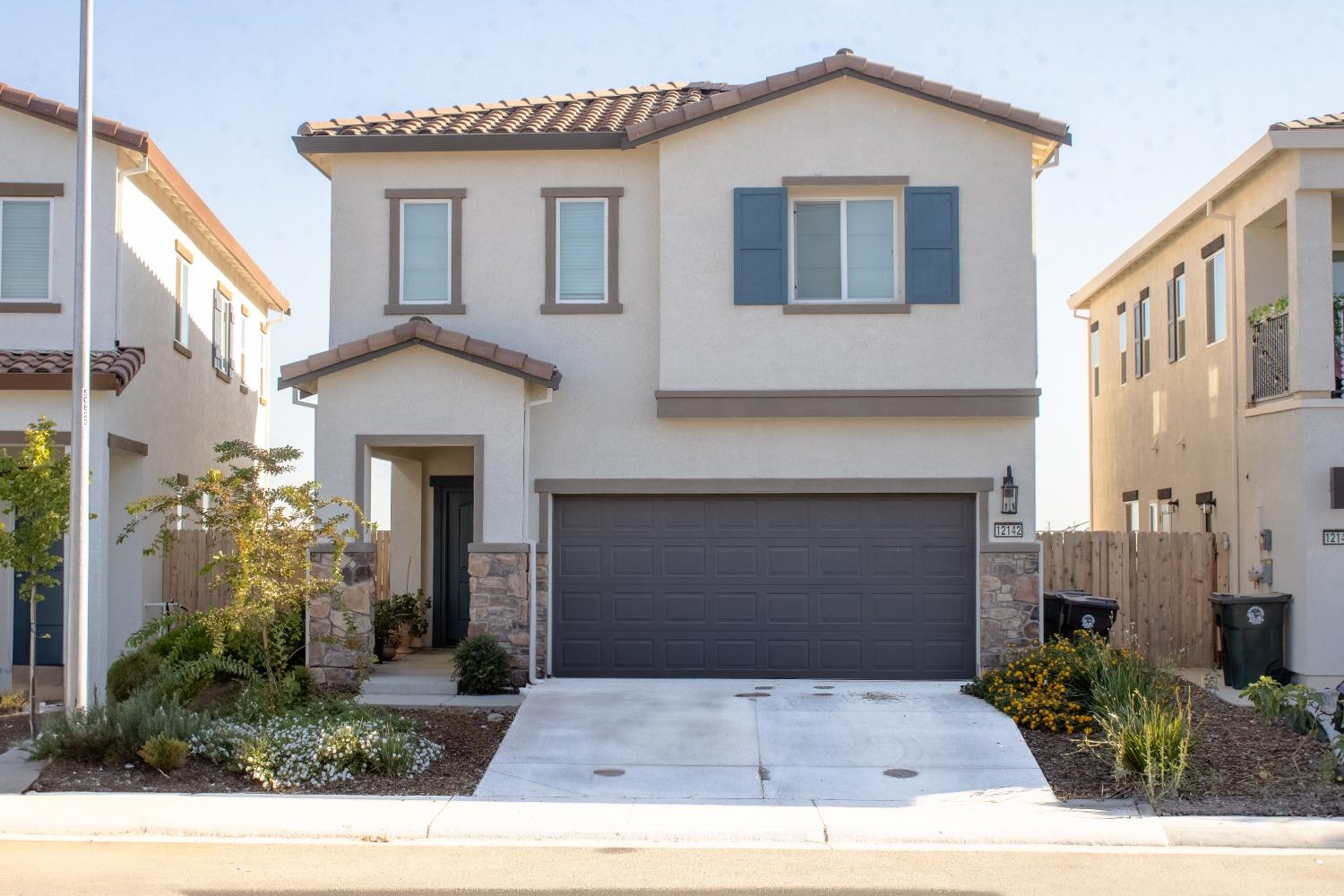 Detail Gallery Image 1 of 34 For 12142 Alamosa Dr, Rancho Cordova,  CA 95742 - 4 Beds | 2/1 Baths