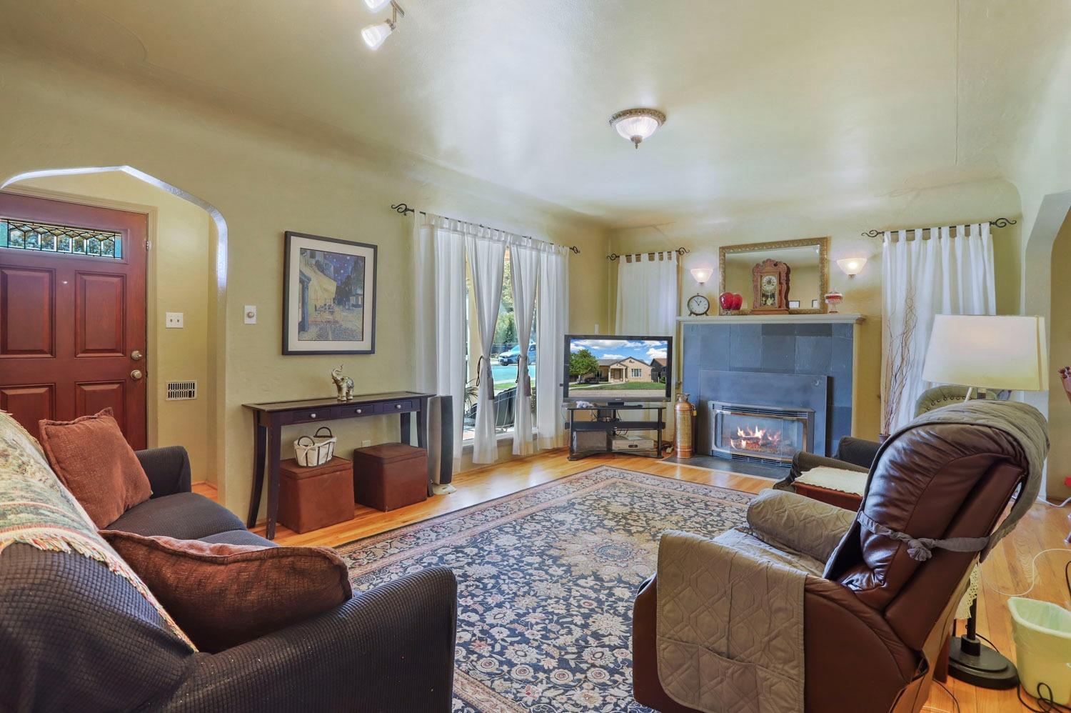 Detail Gallery Image 9 of 42 For 309 Mission St, Lodi,  CA 95240 - 3 Beds | 2 Baths