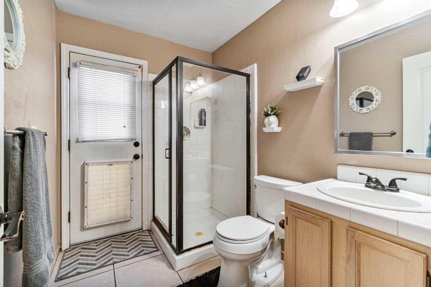 Detail Gallery Image 20 of 39 For 5241 W Bedford Ave, Fresno,  CA 93722 - 3 Beds | 2 Baths