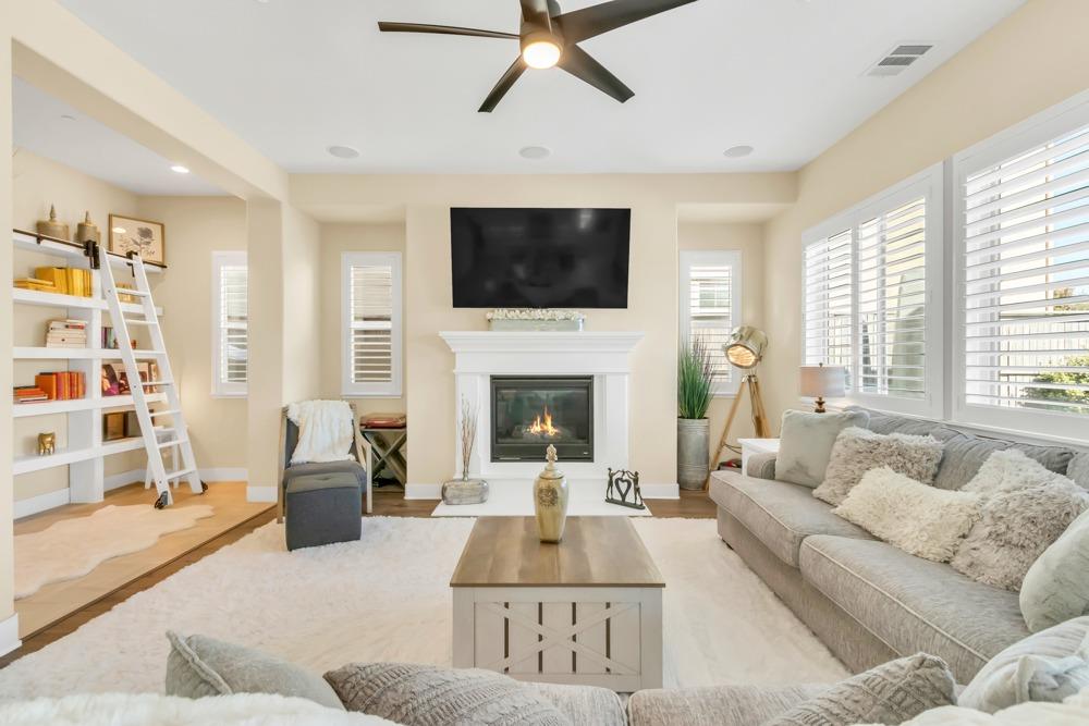 Detail Gallery Image 12 of 91 For 2511 Orsay Way, El Dorado Hills,  CA 95762 - 5 Beds | 5/1 Baths