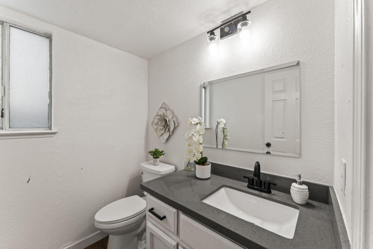 Detail Gallery Image 21 of 46 For 6431 Canyon Creek Way, Elk Grove,  CA 95758 - 3 Beds | 2/1 Baths