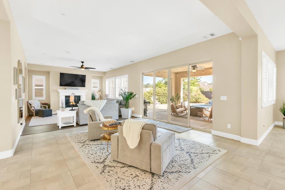 Detail Gallery Image 9 of 91 For 2511 Orsay Way, El Dorado Hills,  CA 95762 - 5 Beds | 5/1 Baths