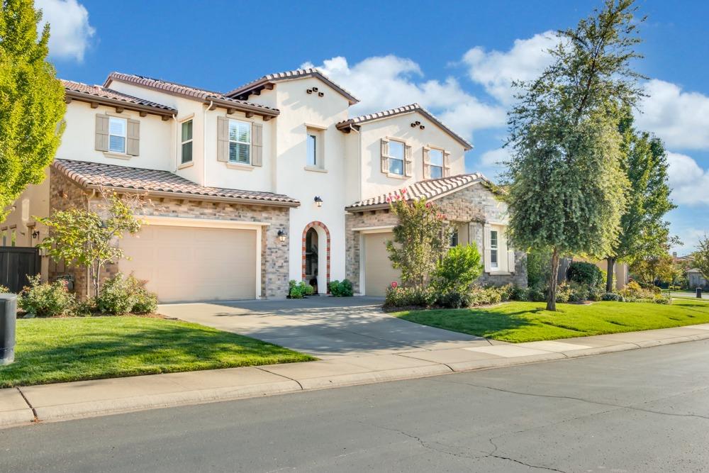 Detail Gallery Image 3 of 91 For 2511 Orsay Way, El Dorado Hills,  CA 95762 - 5 Beds | 5/1 Baths