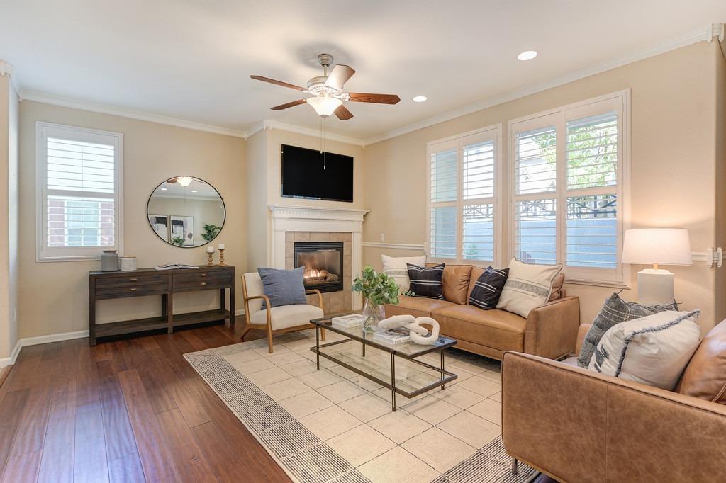 Detail Gallery Image 4 of 29 For 1701 Rivage Cir, Folsom,  CA 95630 - 2 Beds | 2/1 Baths