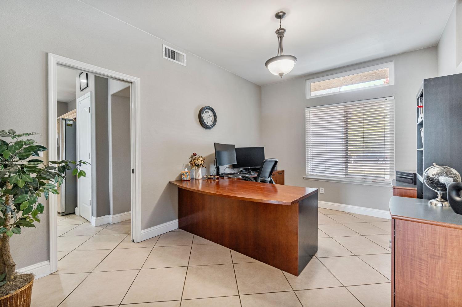 Detail Gallery Image 21 of 39 For 5241 W Bedford Ave, Fresno,  CA 93722 - 3 Beds | 2 Baths