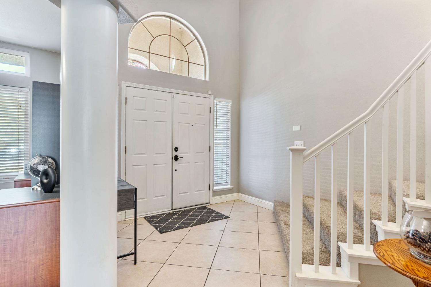 Detail Gallery Image 5 of 39 For 5241 W Bedford Ave, Fresno,  CA 93722 - 3 Beds | 2 Baths