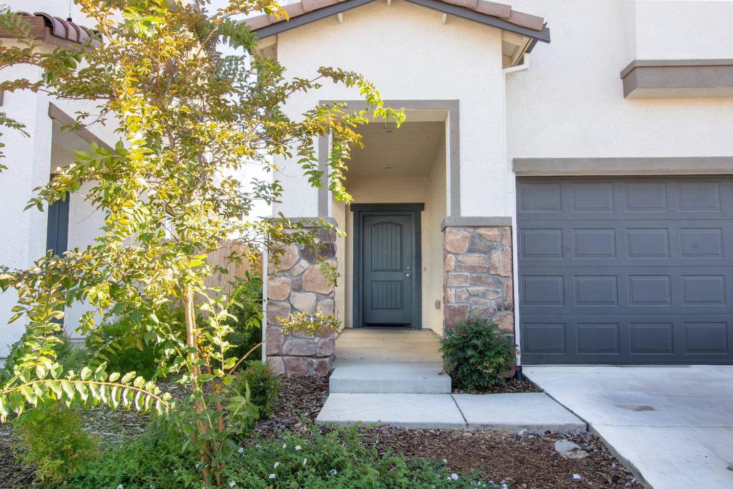 Detail Gallery Image 2 of 34 For 12142 Alamosa Dr, Rancho Cordova,  CA 95742 - 4 Beds | 2/1 Baths