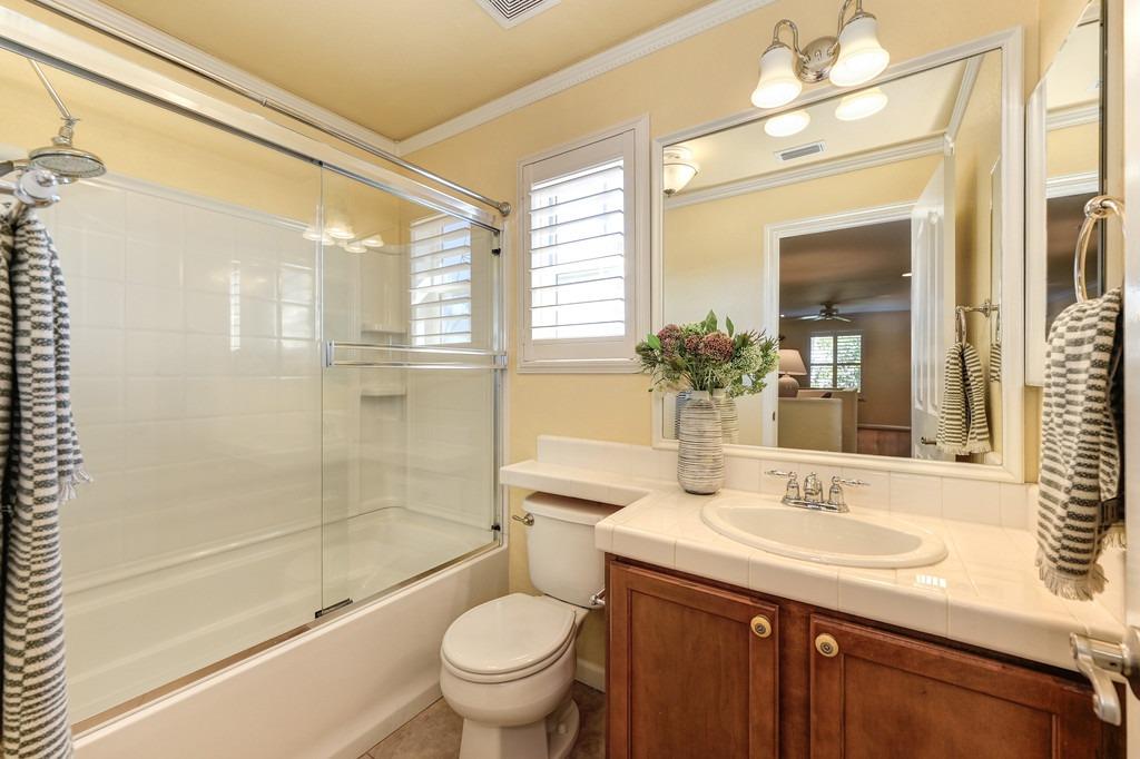 Detail Gallery Image 13 of 29 For 1701 Rivage Cir, Folsom,  CA 95630 - 2 Beds | 2/1 Baths