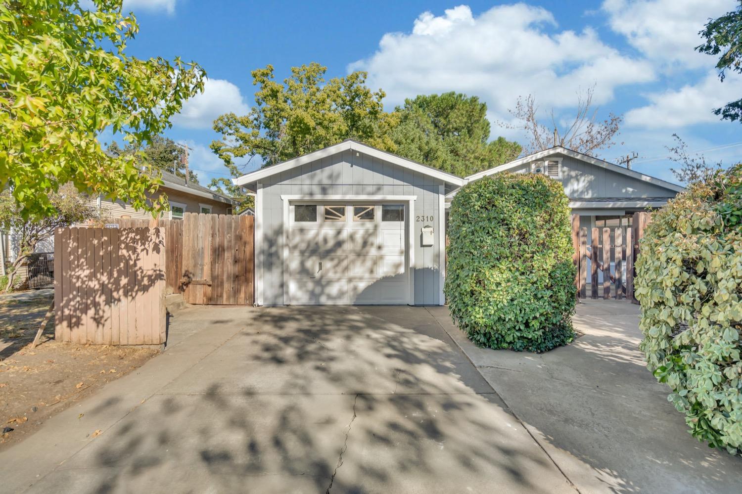 Detail Gallery Image 1 of 1 For 2310 Fairfield St, Sacramento,  CA 95815 - 3 Beds | 1 Baths