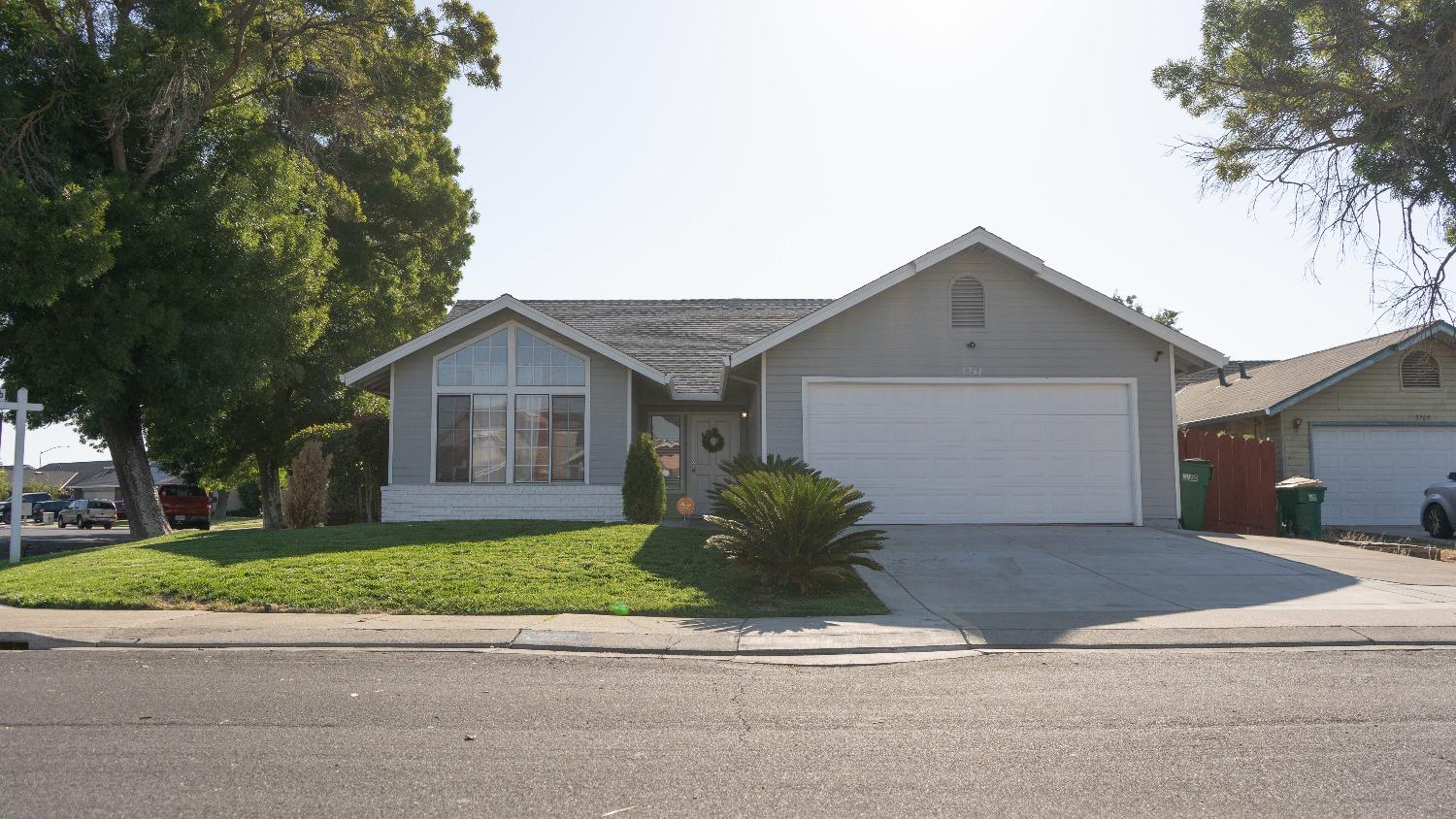 Detail Gallery Image 1 of 1 For 5761 Caribbean Cir, Stockton,  CA 95210 - 3 Beds | 2 Baths