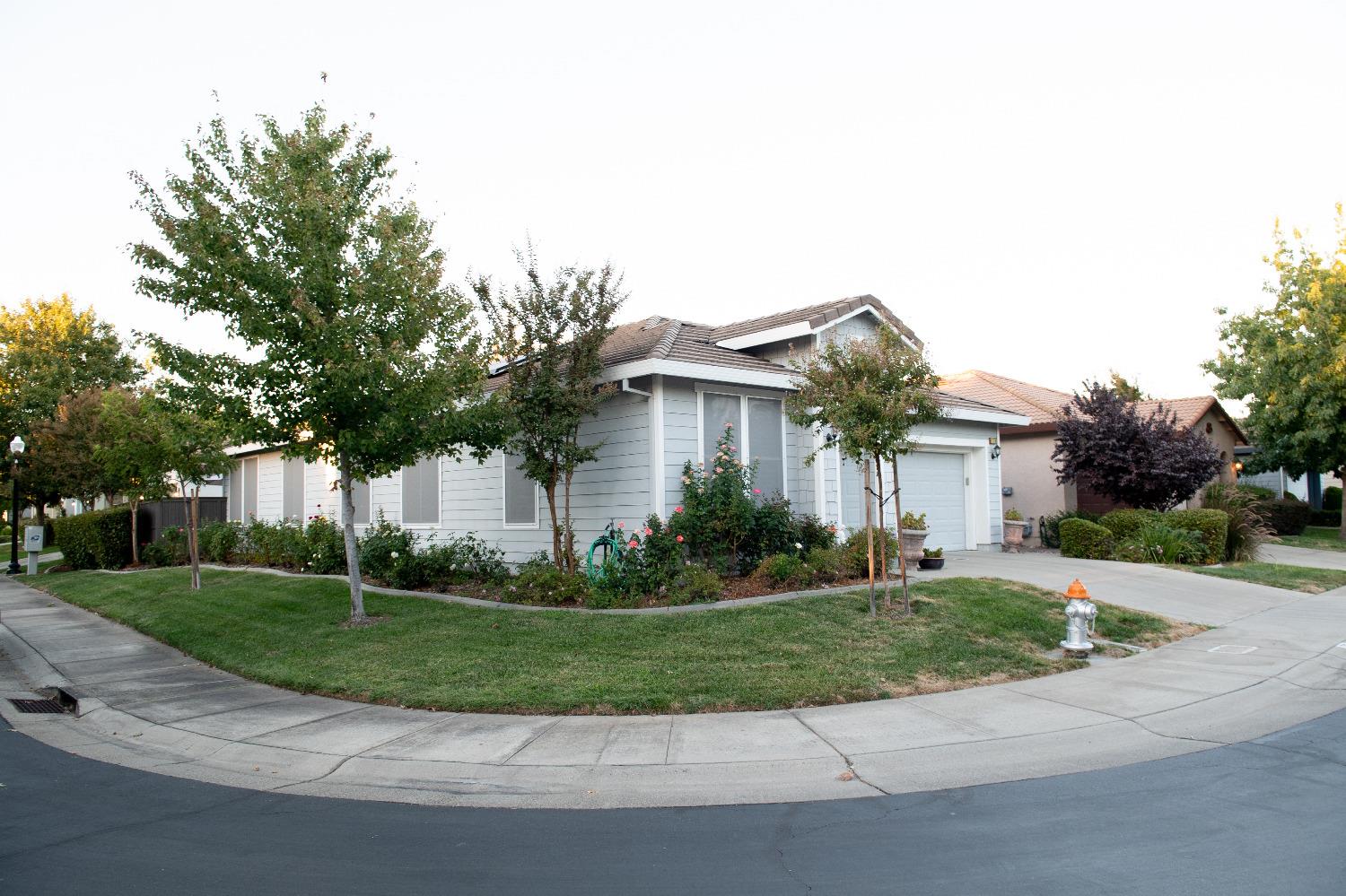 Detail Gallery Image 2 of 34 For 170 Pelican Bay Cir, Sacramento,  CA 95835 - 2 Beds | 2 Baths