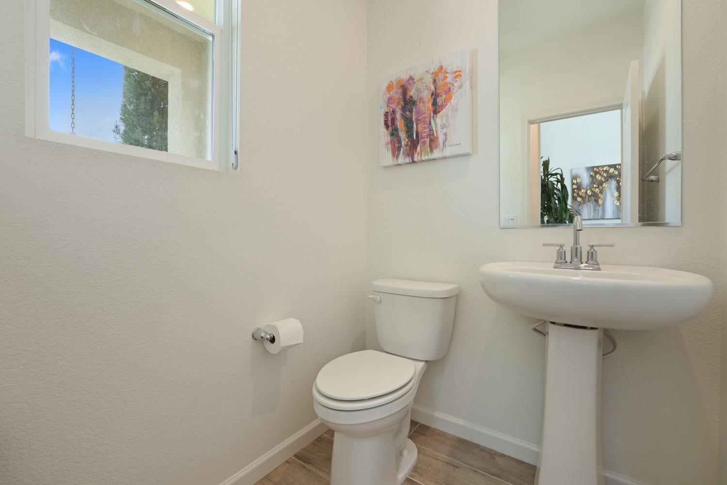 Detail Gallery Image 11 of 59 For 2920 Reyva Dhillon Ln, Tracy,  CA 95377 - 4 Beds | 3/1 Baths