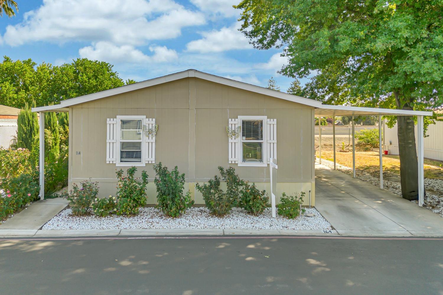 Detail Gallery Image 1 of 38 For 3950 Mack Rd 164, Sacramento,  CA 95823 - 4 Beds | 2 Baths