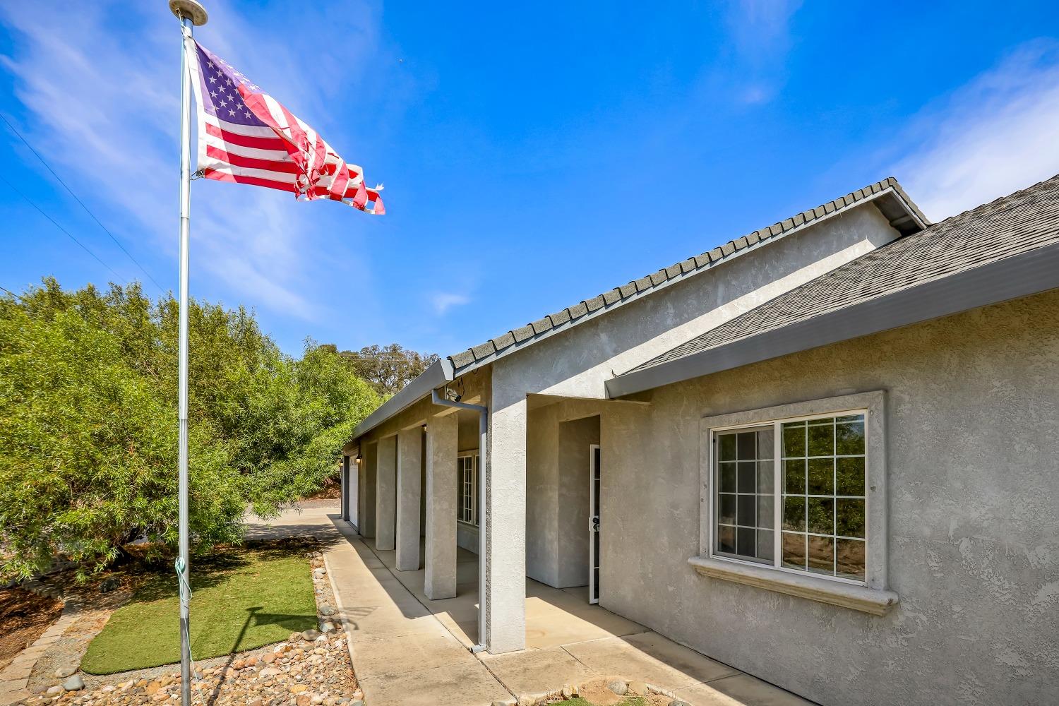 Detail Gallery Image 5 of 78 For 2405 Berkesey Dr, Valley Springs,  CA 95252 - 3 Beds | 2 Baths