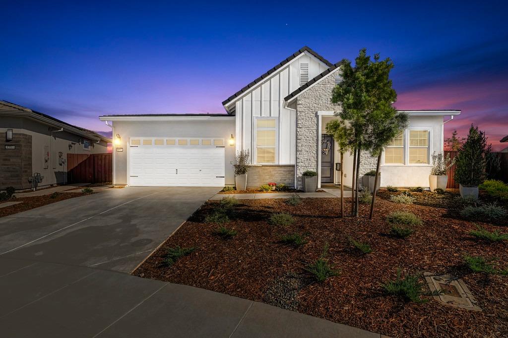 Detail Gallery Image 1 of 35 For 4303 Eagle View Way, Folsom,  CA 95630 - 2 Beds | 2 Baths