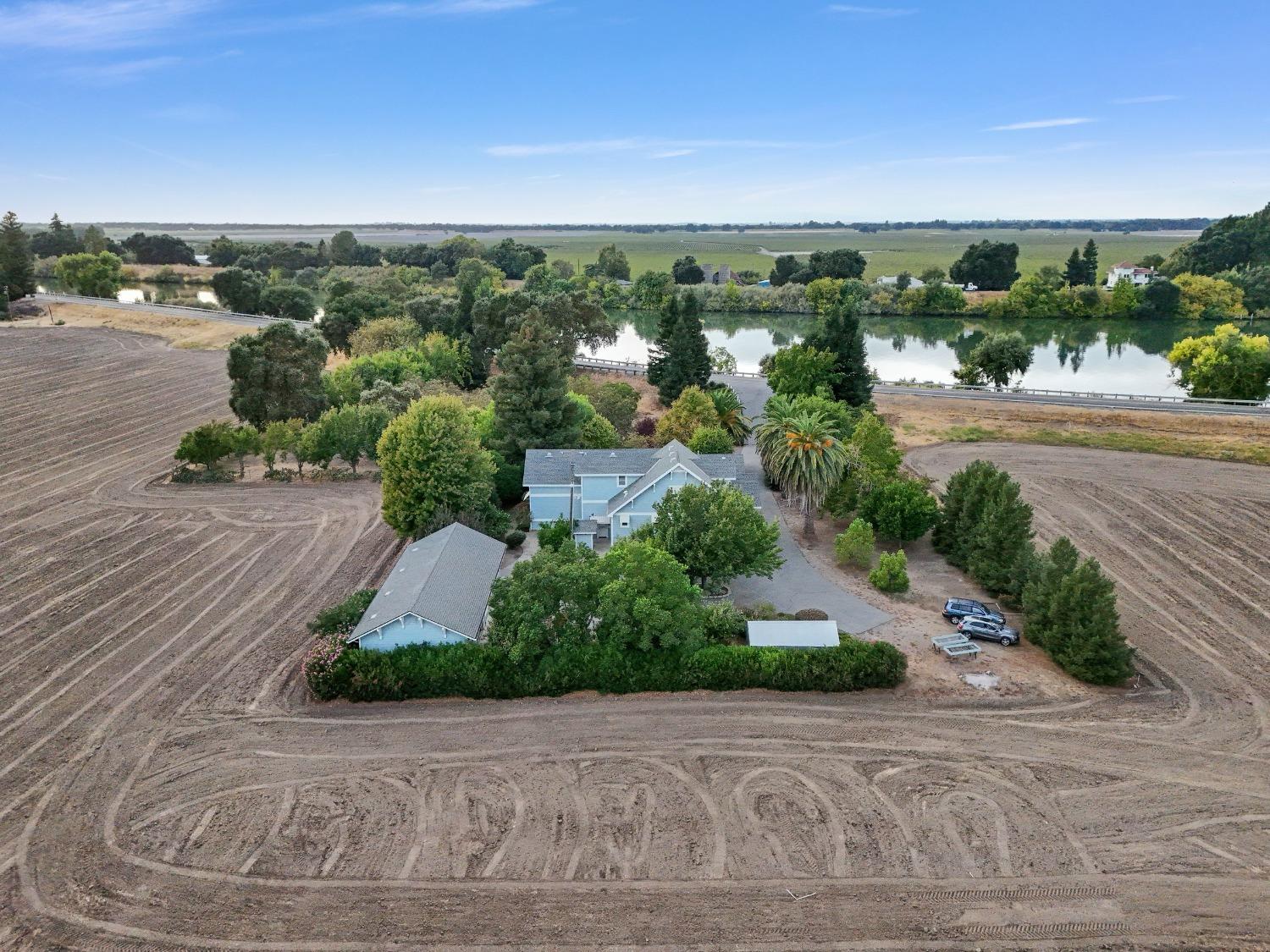 Detail Gallery Image 7 of 38 For 10951 River Road, Courtland,  CA 95615 - 4 Beds | 2/1 Baths