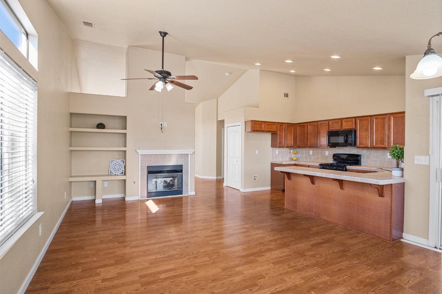 Detail Gallery Image 14 of 32 For 932 Chris Ln, Turlock,  CA 95380 - 4 Beds | 2 Baths