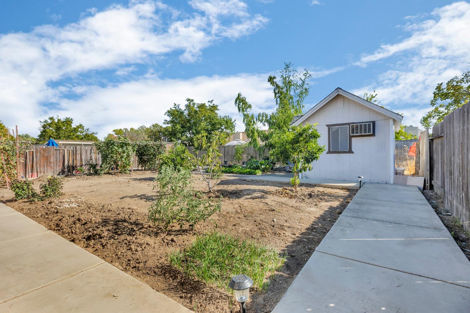 Detail Gallery Image 32 of 34 For 8182 Halbrite Way, Sacramento,  CA 95828 - 3 Beds | 2 Baths