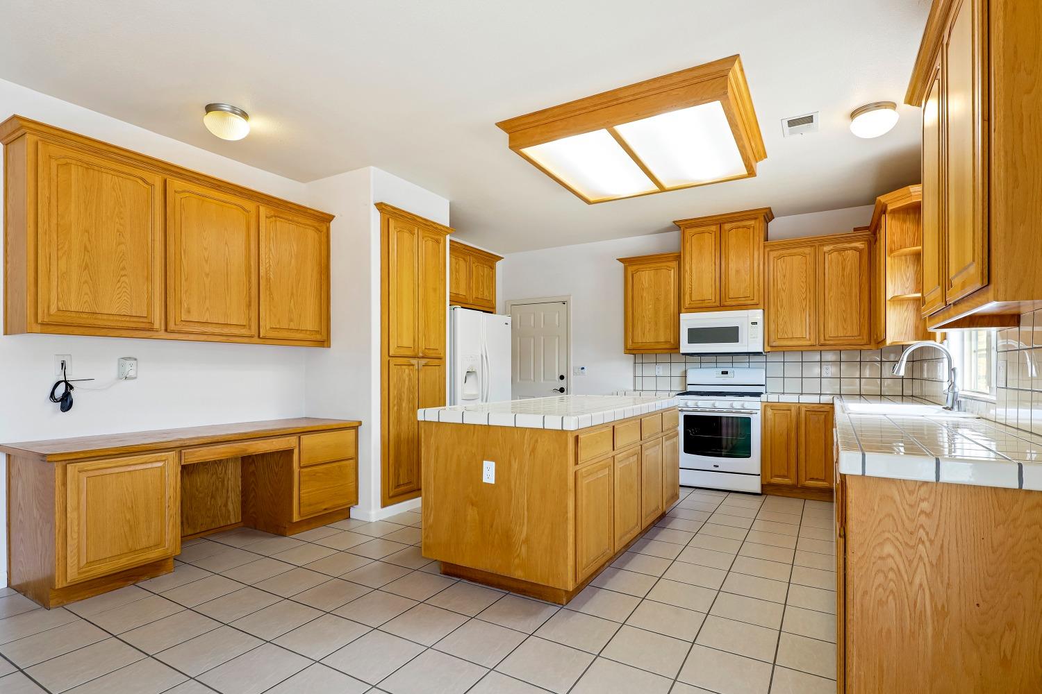 Detail Gallery Image 2 of 78 For 2405 Berkesey Dr, Valley Springs,  CA 95252 - 3 Beds | 2 Baths