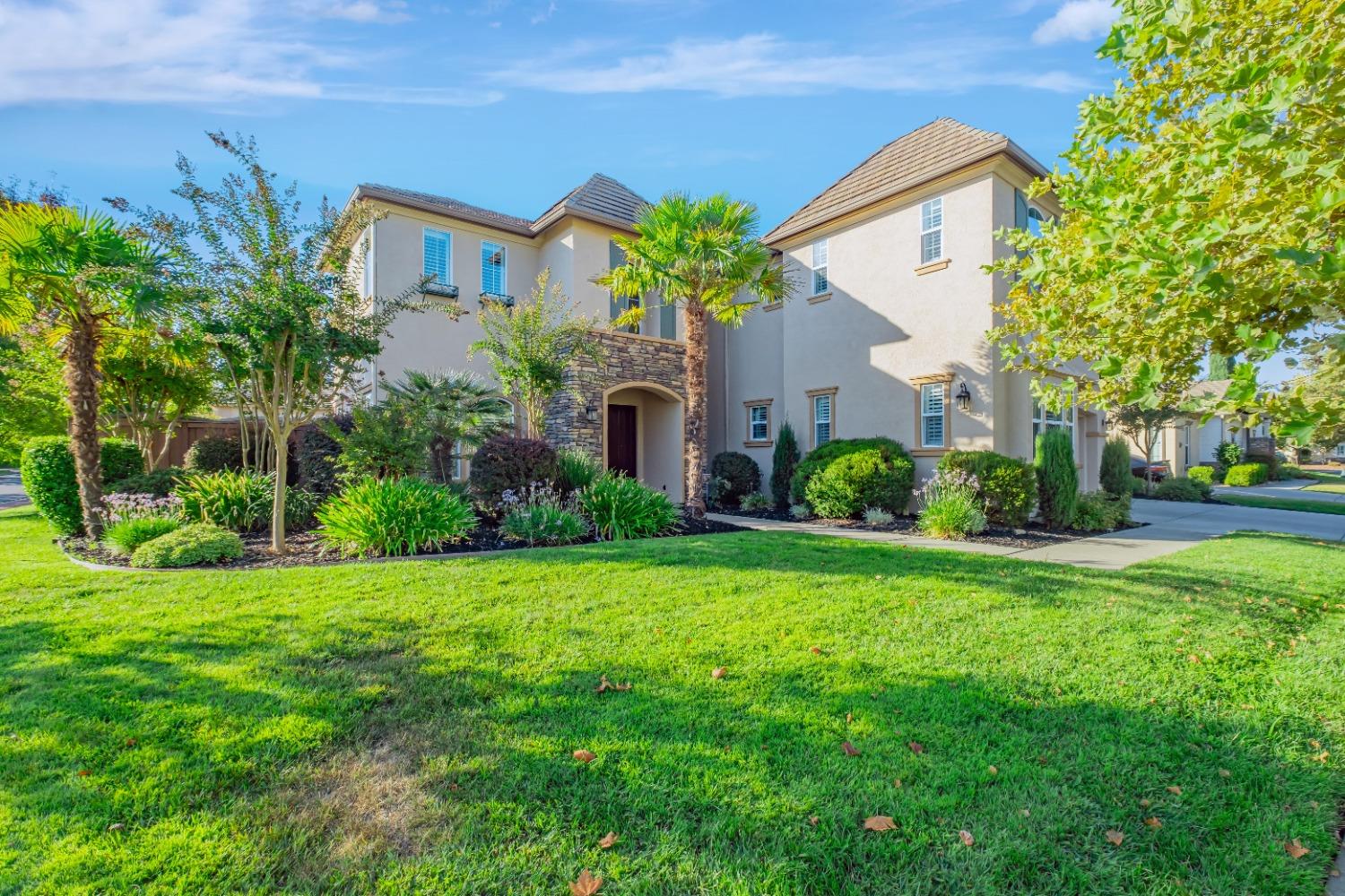 Detail Gallery Image 2 of 74 For 9370 Eagle Springs Pl, Roseville,  CA 95747 - 6 Beds | 4 Baths