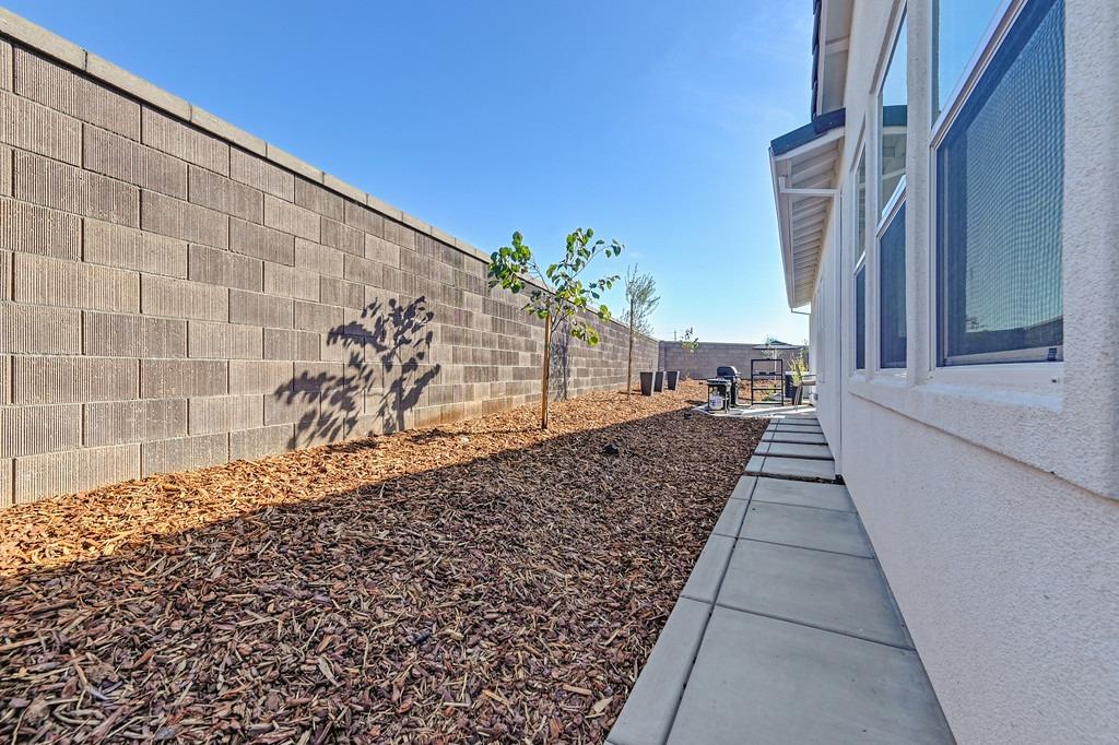 Detail Gallery Image 33 of 35 For 4303 Eagle View Way, Folsom,  CA 95630 - 2 Beds | 2 Baths