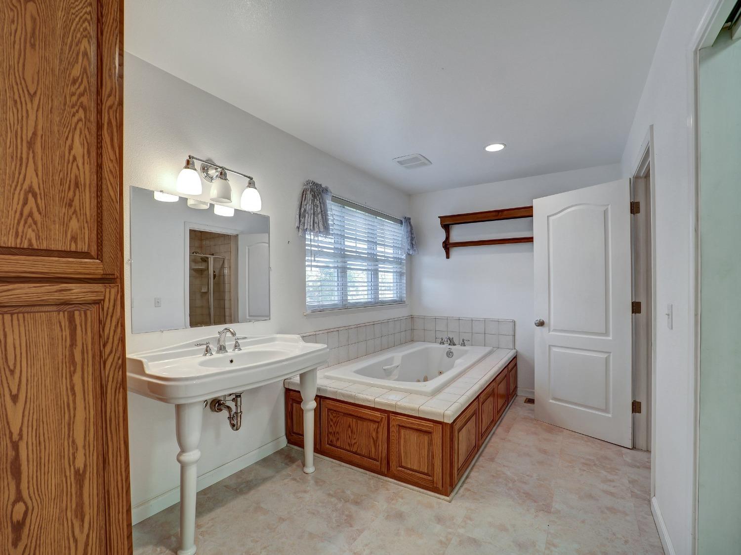 Detail Gallery Image 21 of 38 For 10951 River Road, Courtland,  CA 95615 - 4 Beds | 2/1 Baths