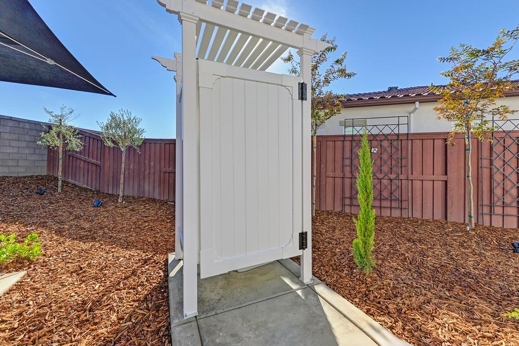 Detail Gallery Image 32 of 35 For 4303 Eagle View Way, Folsom,  CA 95630 - 2 Beds | 2 Baths