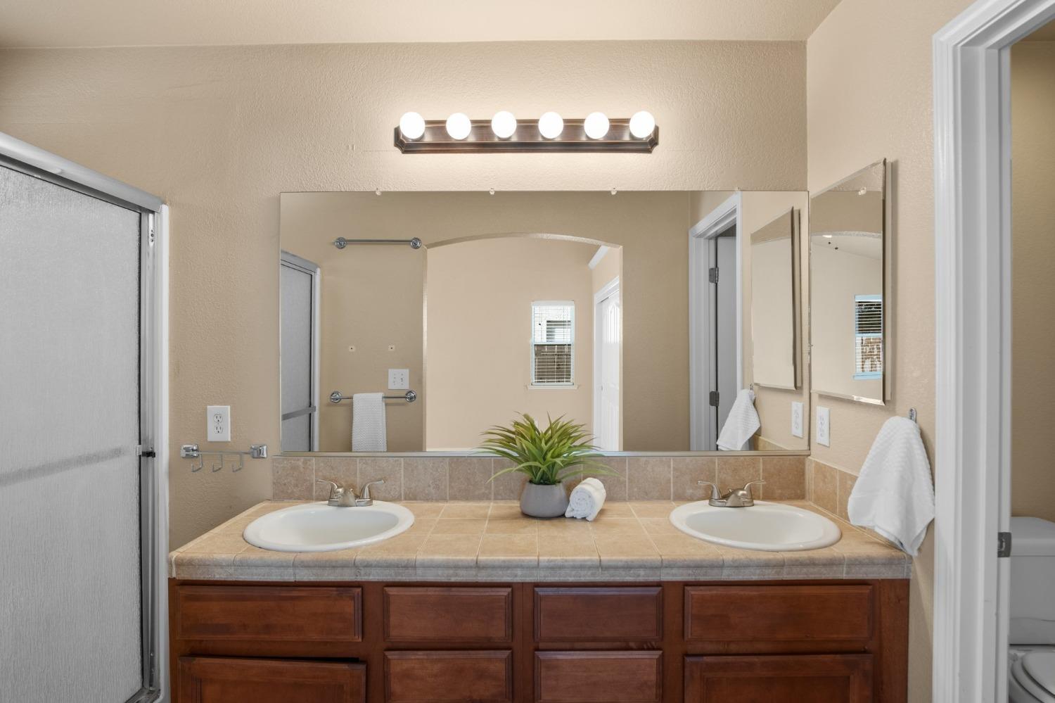 Detail Gallery Image 24 of 32 For 932 Chris Ln, Turlock,  CA 95380 - 4 Beds | 2 Baths