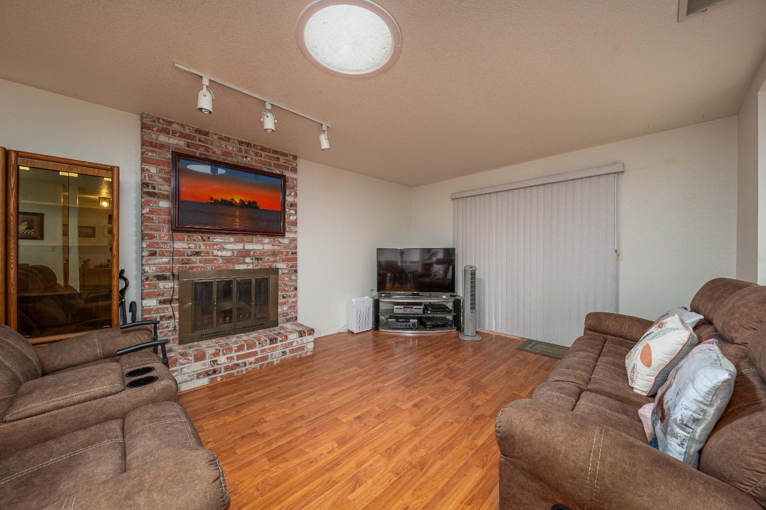 Detail Gallery Image 14 of 36 For 2714 Lucile Ave, Stockton,  CA 95209 - 3 Beds | 2 Baths