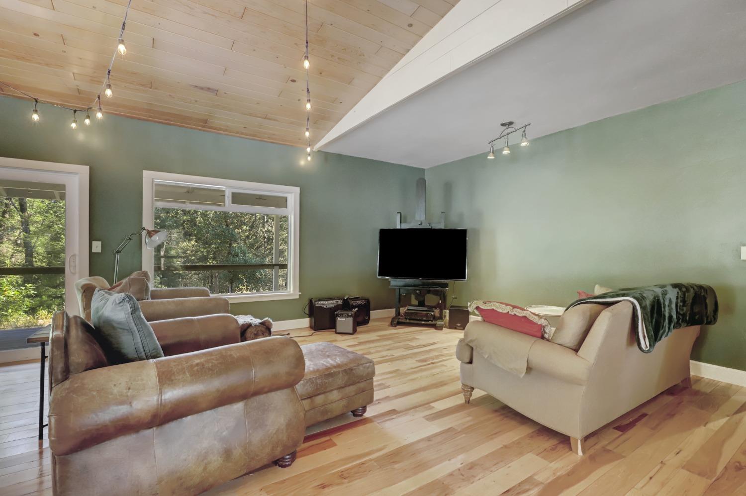 Detail Gallery Image 15 of 97 For 17153 Wild Plum Ln, Nevada City,  CA 95959 - 2 Beds | 2 Baths