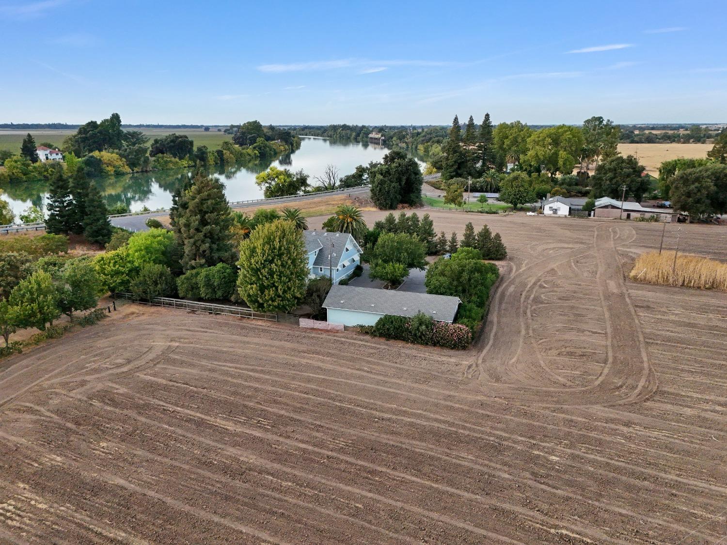 Detail Gallery Image 8 of 38 For 10951 River Road, Courtland,  CA 95615 - 4 Beds | 2/1 Baths