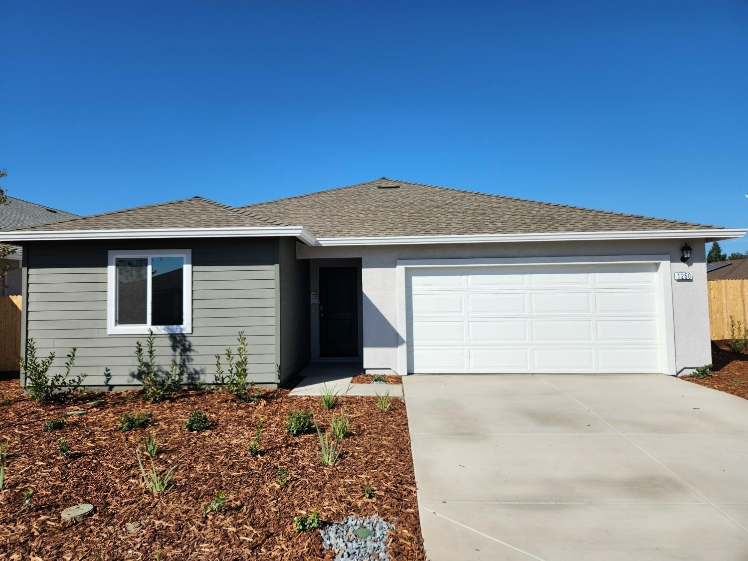 Detail Gallery Image 1 of 13 For 1250 Raspberry Way, Yuba City,  CA 95993 - 4 Beds | 2 Baths