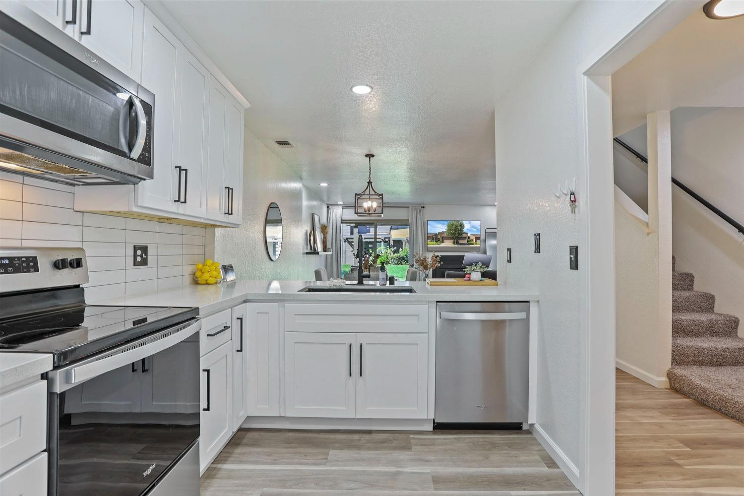 Detail Gallery Image 1 of 44 For 4933 Grouse Run Dr, Stockton,  CA 95207 - 2 Beds | 2/1 Baths