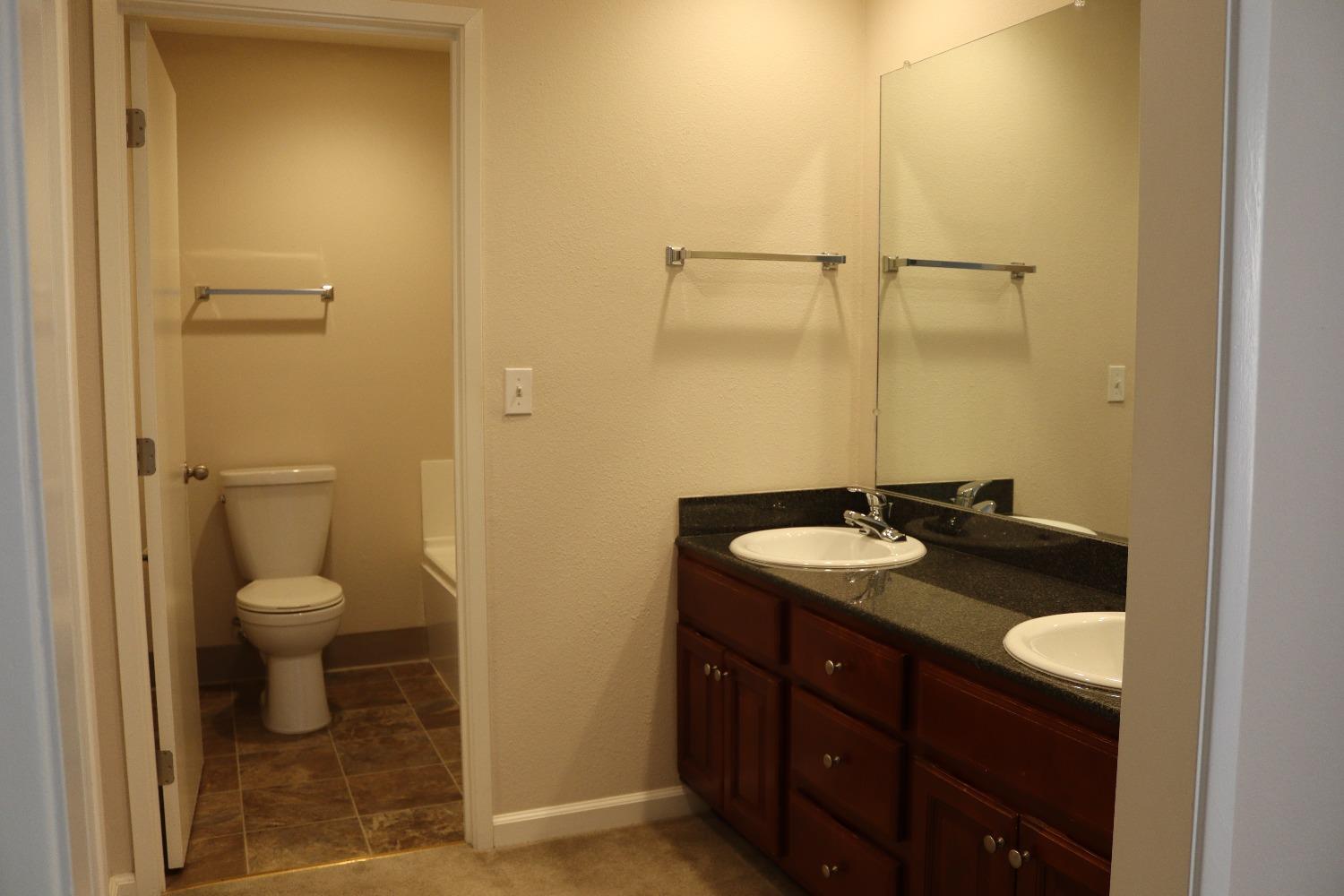 Detail Gallery Image 9 of 29 For 1240 W Roseburg Ave #B,  Modesto,  CA 95350 - 2 Beds | 2/1 Baths