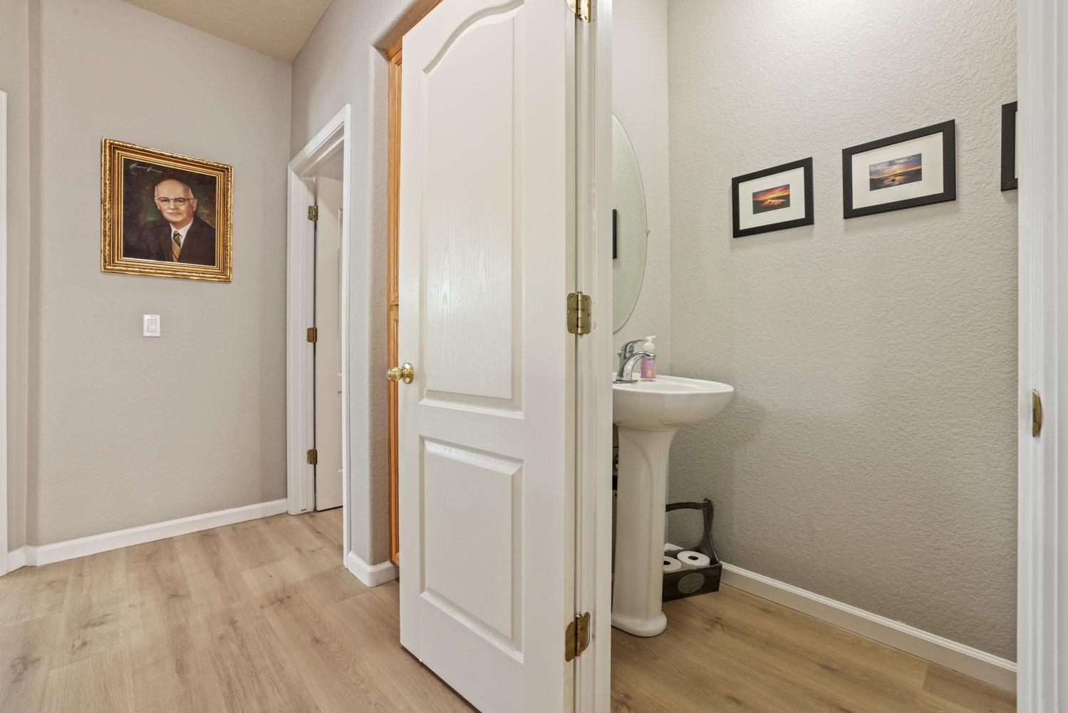 Detail Gallery Image 14 of 36 For 4552 Sugar Oak Dr, Turlock,  CA 95382 - 4 Beds | 2/1 Baths