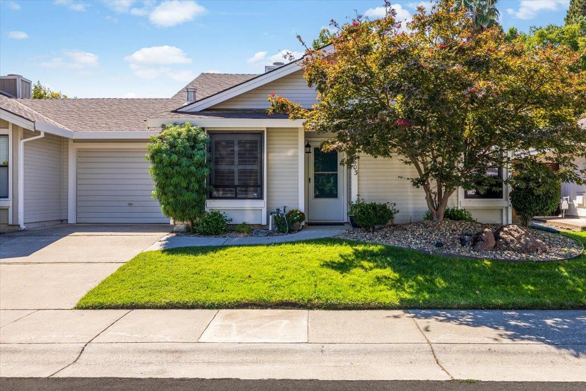 Detail Gallery Image 1 of 24 For 7603 Kavooras Dr, Sacramento,  CA 95831 - 2 Beds | 1 Baths