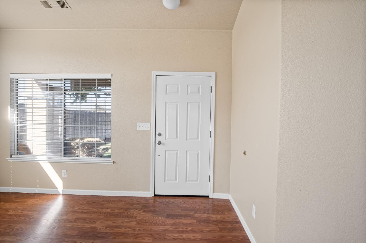 Detail Gallery Image 6 of 32 For 932 Chris Ln, Turlock,  CA 95380 - 4 Beds | 2 Baths