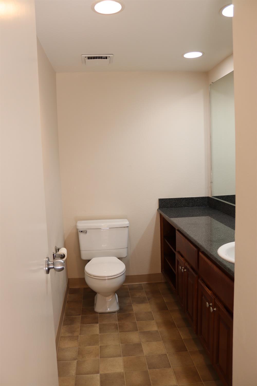 Detail Gallery Image 16 of 29 For 1240 W Roseburg Ave #B,  Modesto,  CA 95350 - 2 Beds | 2/1 Baths