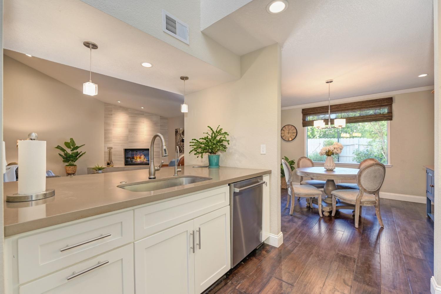 Detail Gallery Image 15 of 37 For 356 Rio Del Oro Ln, Sacramento,  CA 95825 - 3 Beds | 3 Baths