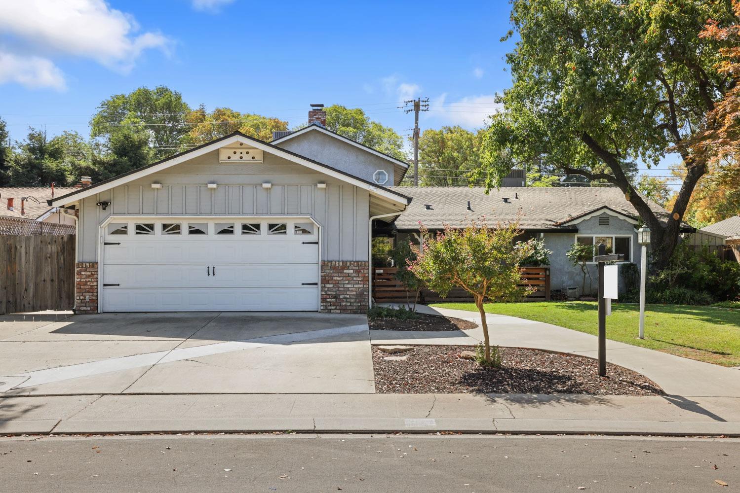 Detail Gallery Image 1 of 1 For 1030 Mount Vernon Dr, Modesto,  CA 95350 - 4 Beds | 3 Baths