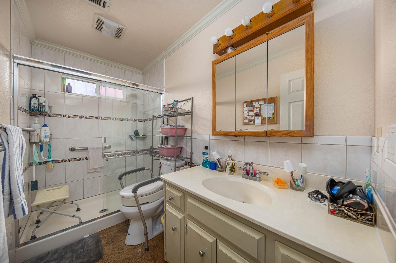 Detail Gallery Image 25 of 36 For 2714 Lucile Ave, Stockton,  CA 95209 - 3 Beds | 2 Baths