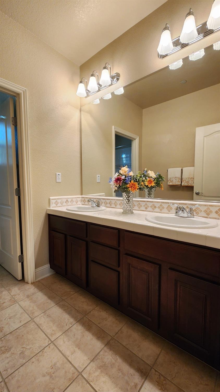 Detail Gallery Image 23 of 38 For 3895 Rollins Ct, West Sacramento,  CA 95691 - 5 Beds | 3/1 Baths