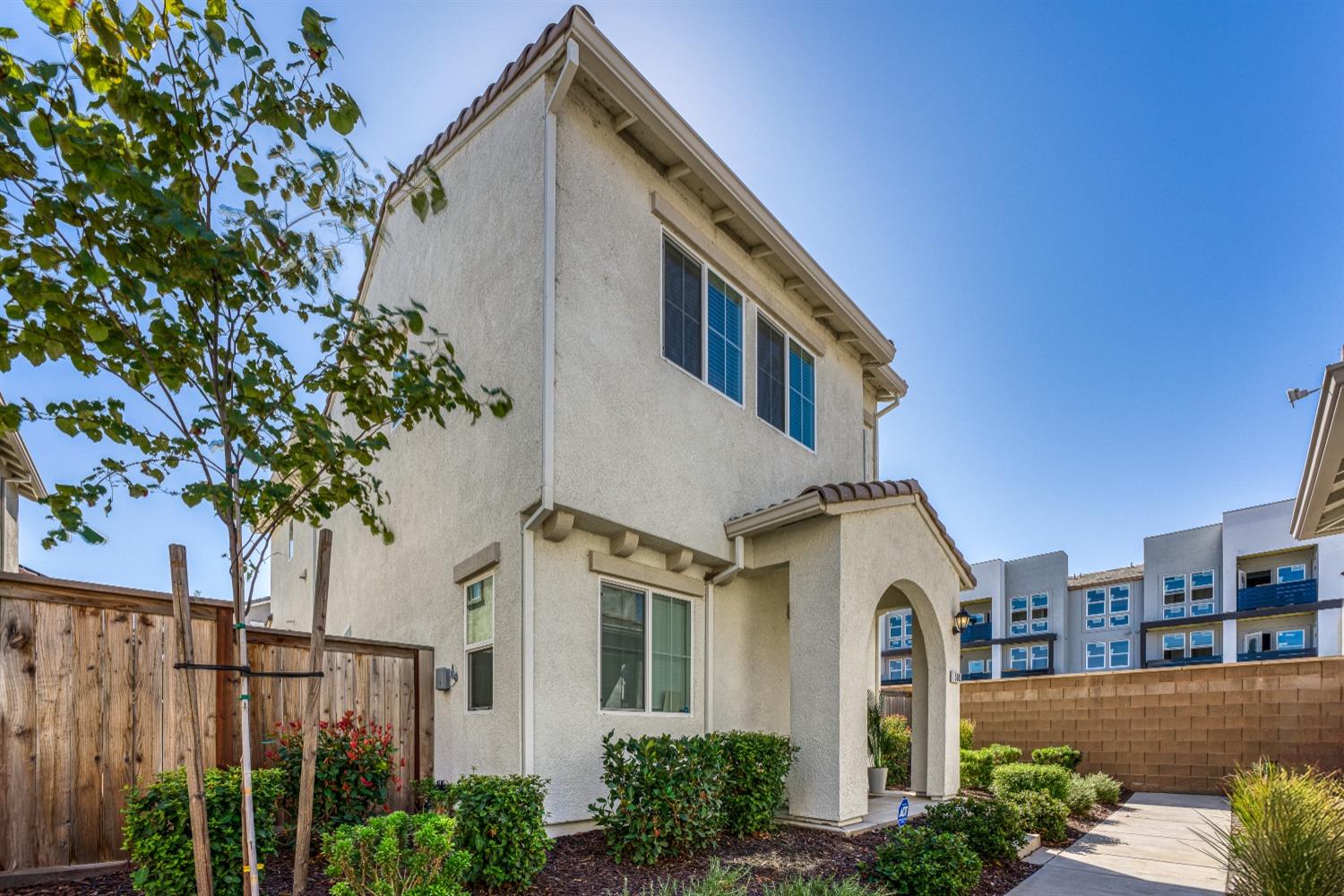 Detail Gallery Image 1 of 61 For 5185 Cumberland Dr, Roseville,  CA 95747 - 3 Beds | 2 Baths