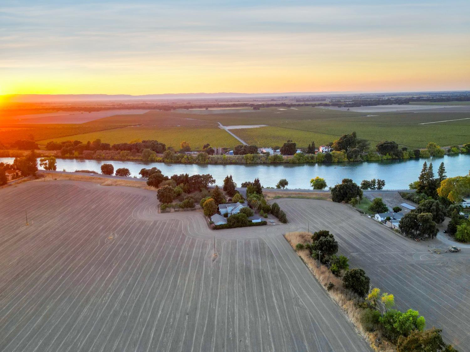 Detail Gallery Image 34 of 38 For 10951 River Road, Courtland,  CA 95615 - 4 Beds | 2/1 Baths