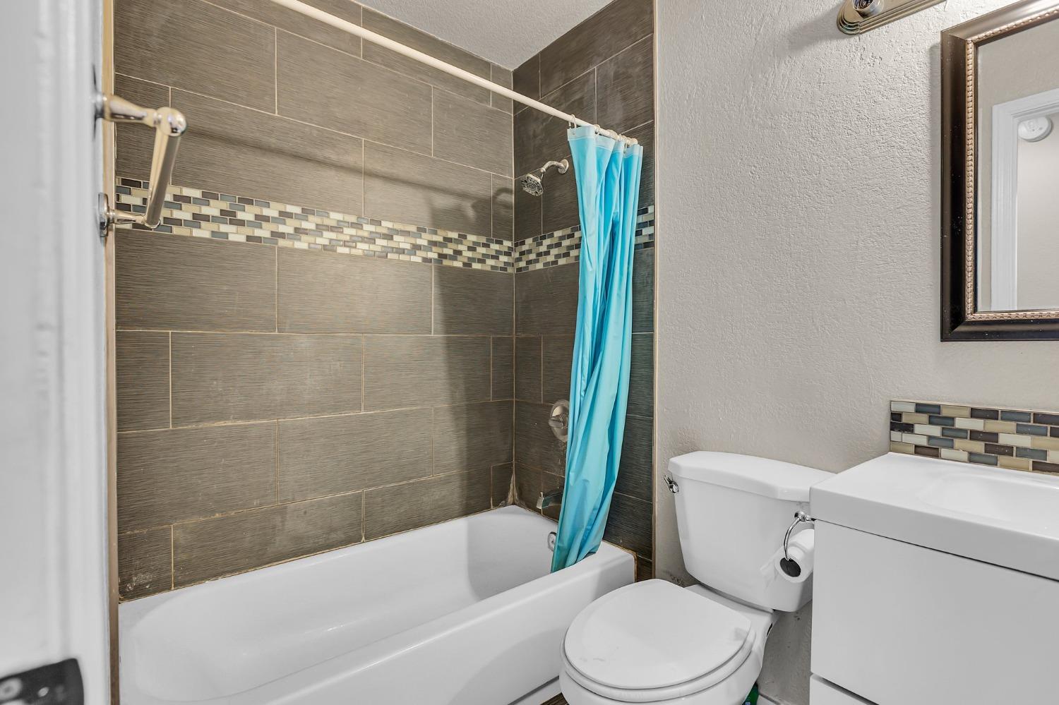 Detail Gallery Image 19 of 34 For 8182 Halbrite Way, Sacramento,  CA 95828 - 3 Beds | 2 Baths