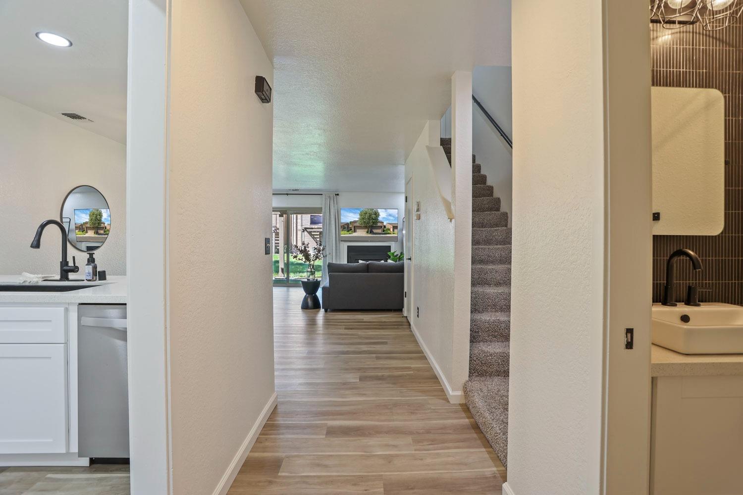 Detail Gallery Image 6 of 44 For 4933 Grouse Run Dr, Stockton,  CA 95207 - 2 Beds | 2/1 Baths