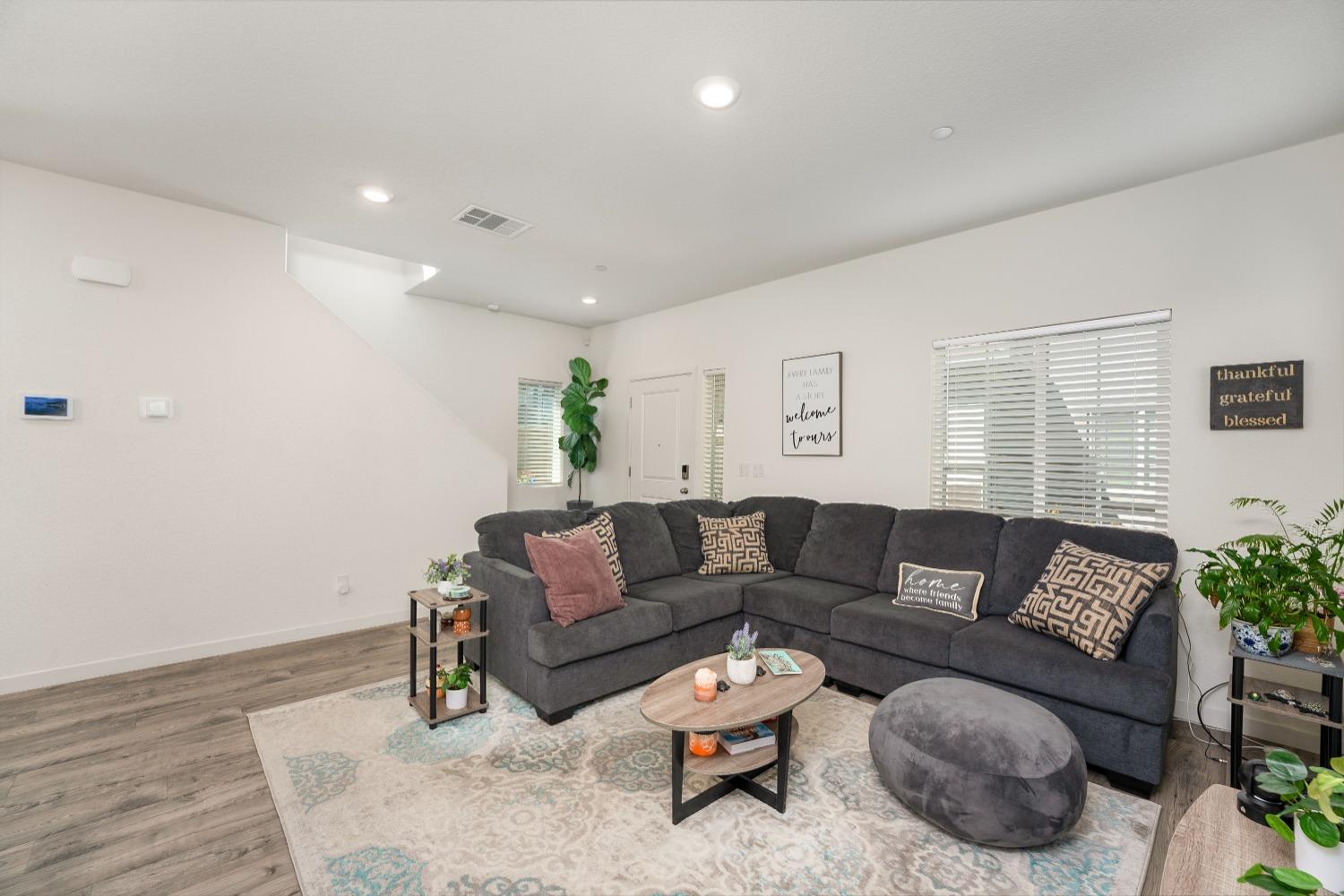 Detail Gallery Image 12 of 61 For 5185 Cumberland Dr, Roseville,  CA 95747 - 3 Beds | 2 Baths